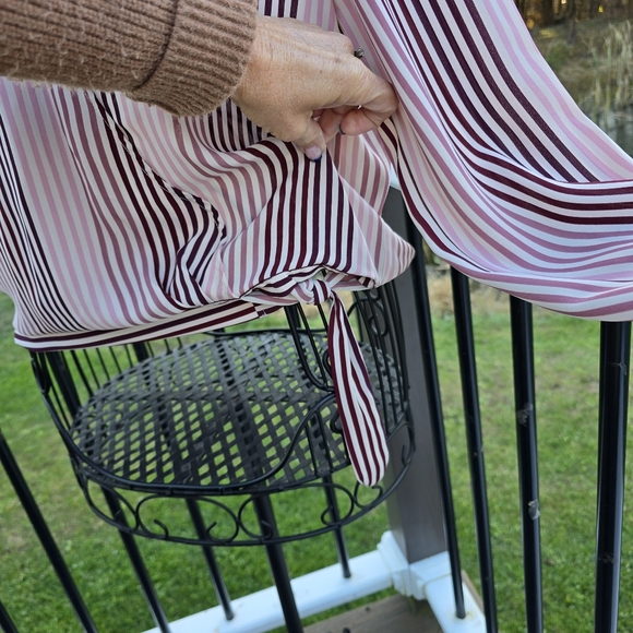 Loft Faux Wrap Style Top, size Large Petite, VGUC - Picture 6 of 11